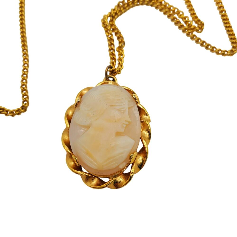 Carved Shell Cameo Pendant Vintage Gold Tone Chain Necklace Vintage Oval Woman